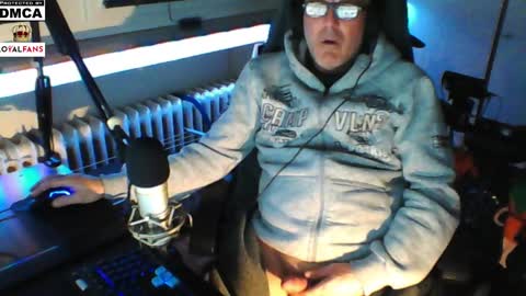 Snapshot of luckyfreak1 chatting on 12-25-24, 09:24 call me Stefan online show from 12-25-24, 09:24