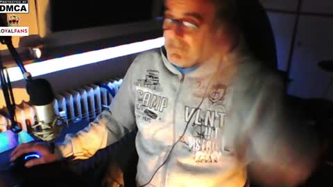 Snapshot of luckyfreak1 chatting on 01-18-25, 04:53 call me Stefan online show from 01-18-25, 04:53