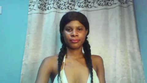 Snapshot of luckymadequeen chatting on 01-03-25, 12:11 Gloria online show from 01-03-25, 12:11