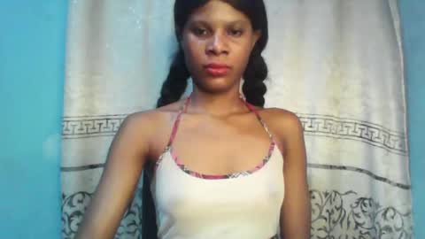 Snapshot of luckymadequeen chatting on 01-08-25, 10:37 Gloria online show from 01-08-25, 10:37