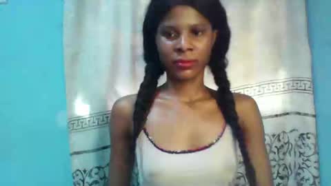 Snapshot of luckymadequeen chatting on 01-18-25, 01:40 Gloria online show from 01-18-25, 01:40
