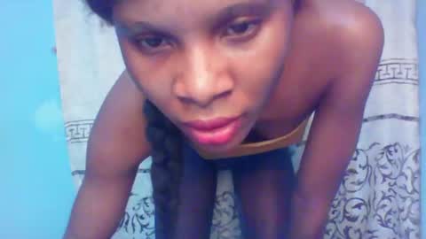 Snapshot of luckymadequeen chatting on 01-30-25, 06:54 Gloria online show from 01-30-25, 06:54