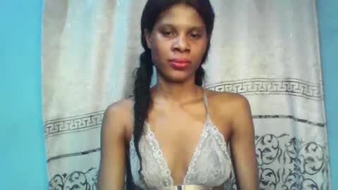 Snapshot of luckymadequeen chatting on 02-10-25, 10:30 Gloria online show from 02-10-25, 10:30