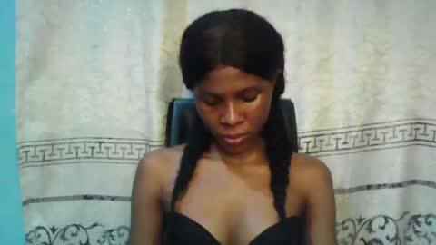 Snapshot of luckymadequeen chatting on 03-05-25, 10:21 Gloria online show from 03-05-25, 10:21