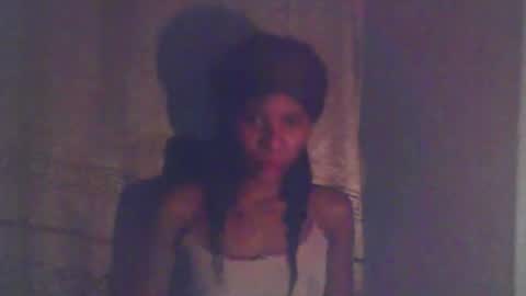 Snapshot of luckymadequeen chatting on 09-19-25, 03:41 Gloria online show from 09-19-25, 03:41