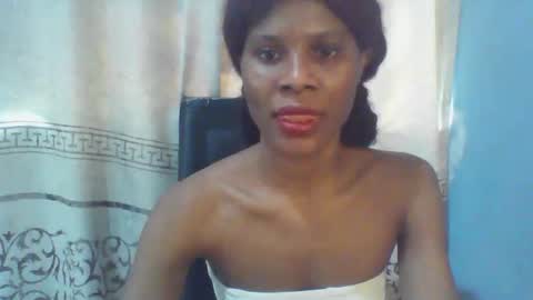 Snapshot of luckymadequeen chatting on 09-28-25, 09:25 Gloria online show from 09-28-25, 09:25