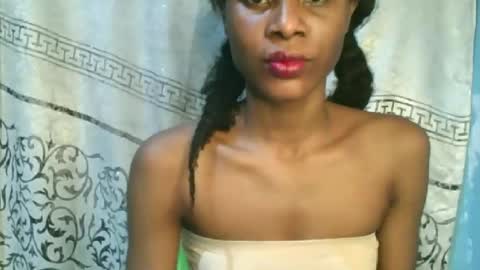 Snapshot of luckymadequeen chatting on 04-28-26, 09:31 Gloria online show from 04-28-26, 09:31