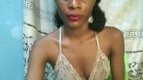 Snapshot of luckymadequeen chatting on 05-07-26, 01:11 Gloria online show from 05-07-26, 01:11