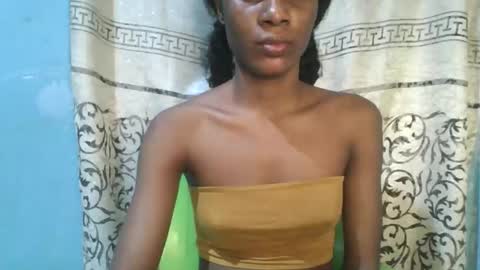 Snapshot of luckymadequeen chatting on 05-08-26, 11:54 Gloria online show from 05-08-26, 11:54