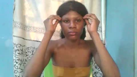 Snapshot of luckymadequeen chatting on 05-10-26, 08:08 Gloria online show from 05-10-26, 08:08