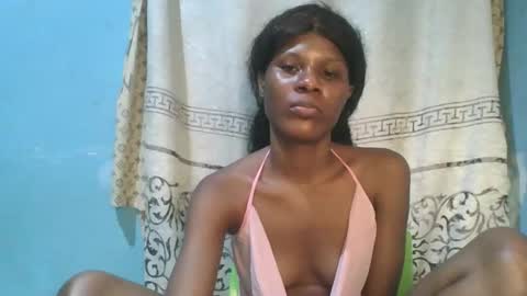 Snapshot of luckymadequeen chatting on 05-10-26, 10:15 Gloria online show from 05-10-26, 10:15