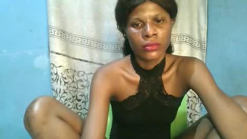 Snapshot of luckymadequeen chatting on 05-16-26, 09:13 Gloria online show from 05-16-26, 09:13