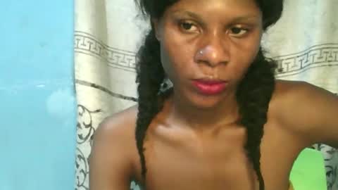 Snapshot of luckymadequeen chatting on 05-17-26, 09:55 Gloria online show from 05-17-26, 09:55