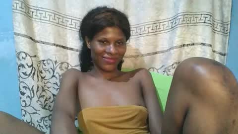 Snapshot of luckymadequeen chatting on 05-18-26, 04:07 Gloria online show from 05-18-26, 04:07