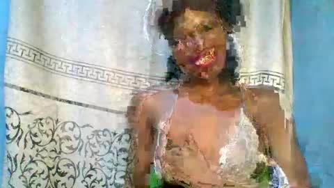 Snapshot of luckymadequeen chatting on 06-03-26, 12:02 Gloria online show from 06-03-26, 12:02