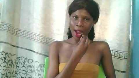 Snapshot of luckymadequeen chatting on 06-07-26, 02:32 Gloria online show from 06-07-26, 02:32