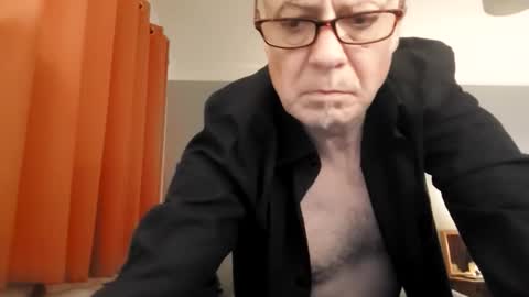 Snapshot of luckypuppy222 chatting on 01-18-26, 06:12 luckypuppy222 online show from 01-18-26, 06:12