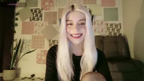 luckysapphire777 online show from 08-01-26, 12:04
