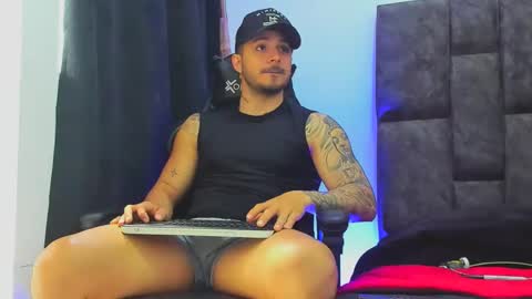 Snapshot of luckysmith12 chatting on 02-14-25, 06:40 chat with me online show from 02-14-25, 06:40