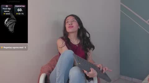 Lucy Herrera online show from 10-24-25, 04:03