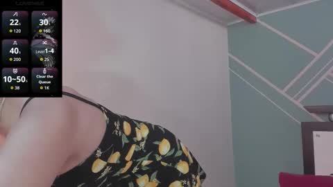 Lucy Herrera online show from 10-31-25, 04:52