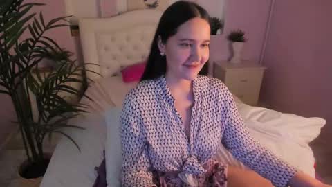 Snapshot of lucy_boobsy chatting on 03-09-25, 03:01 Laura online show from 03-09-25, 03:01