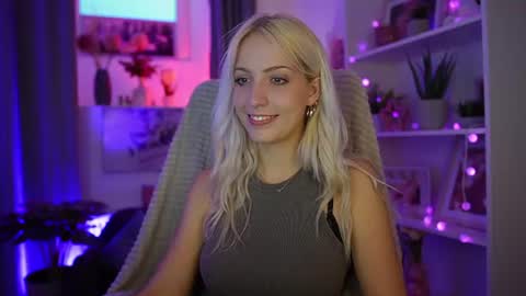 Cutie Lucy online show from 07-25-26, 06:16