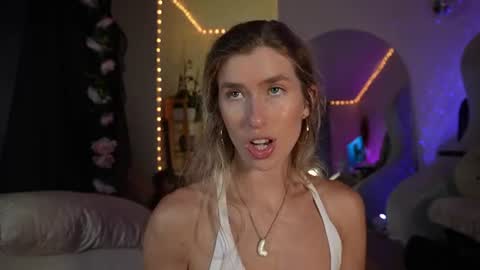 Snapshot of lucy_gooosey chatting on 07-27-26, 02:51 Lucy. online show from 07-27-26, 02:51