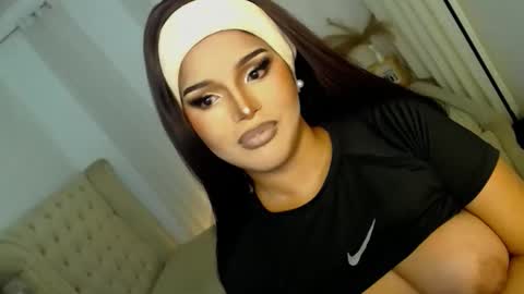 Snapshot of lucy_heartfiliaxxx chatting on 11-12-25, 05:57 MONA online show from 11-12-25, 05:57