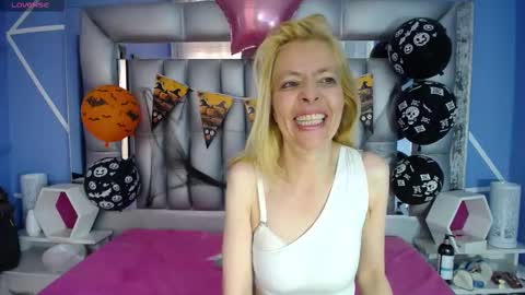  SleepyAbuela online show from 10-28-25, 01:58