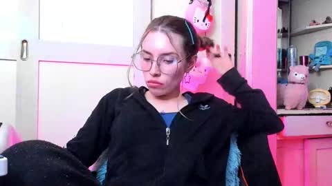 Snapshot of lucy_s3x chatting on 09-18-25, 12:23 Lulu online show from 09-18-25, 12:23