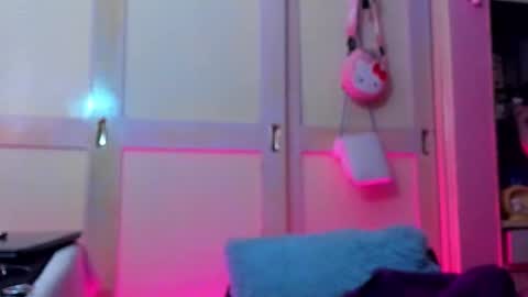 Snapshot of lucy_s3x chatting on 10-11-25, 12:21 Lulu online show from 10-11-25, 12:21