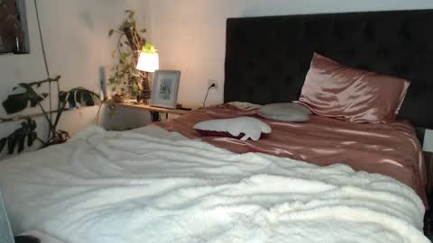 Snapshot of lucy_sweetgirl19 chatting on 01-08-25, 01:00 luciana online show from 01-08-25, 01:00