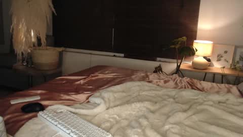 Snapshot of lucy_sweetgirl19 chatting on 02-18-25, 01:21 luciana online show from 02-18-25, 01:21