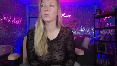 lucyallen4201 online show from 06-26-26, 10:19