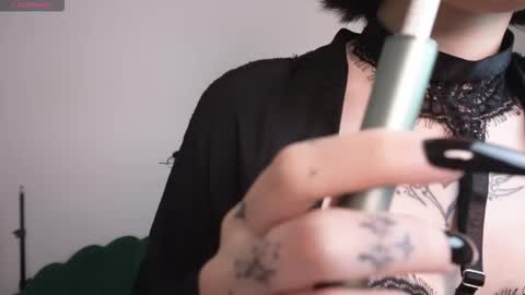 lucykitty_ online show from 12-15-25, 12:42