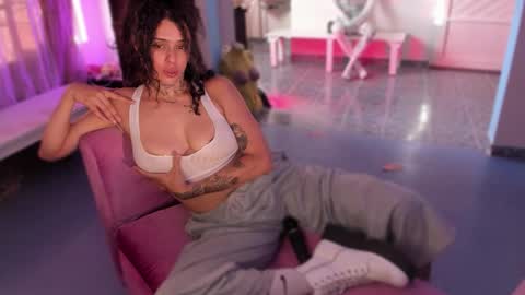 Snapshot of lucyklumm chatting on 03-14-26, 10:26 MALAMOR online show from 03-14-26, 10:26