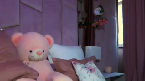 Lucy Lexton online show from 04-22-26, 05:10