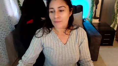 Snapshot of lucyli_ chatting on 06-08-26, 04:07 LUCY online show from 06-08-26, 04:07