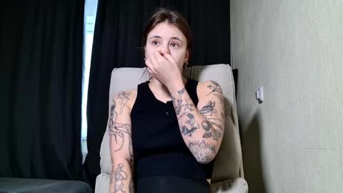 Snapshot of lucyrait chatting on 02-14-25, 08:10 Lucy online show from 02-14-25, 08:10