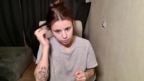 Snapshot of lucyrait chatting on 02-22-25, 09:56 Lucy online show from 02-22-25, 09:56