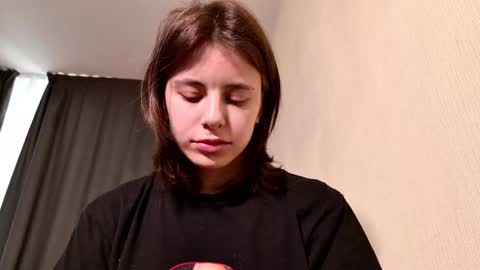 Snapshot of lucyrait chatting on 02-26-25, 09:10 Lucy online show from 02-26-25, 09:10