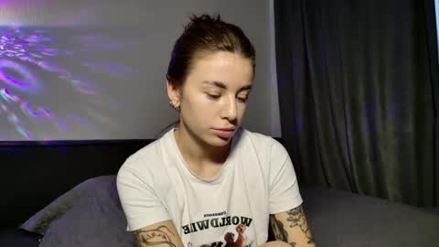 Snapshot of lucyrait chatting on 11-06-25, 09:43 Lucy online show from 11-06-25, 09:43