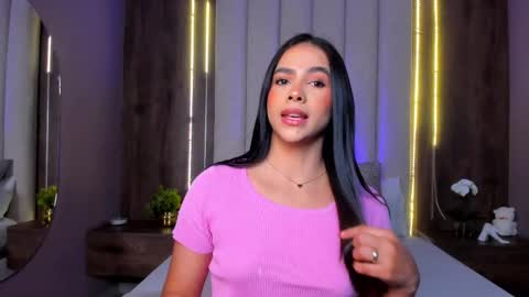 Snapshot of lucysalvatore chatting on 09-23-25, 02:53 Lucy online show from 09-23-25, 02:53