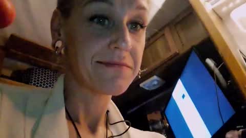 Lucy Vybes and Go-Gert online show from 03-03-25, 08:38