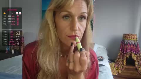 Lucy Vybes and Go-Gert online show from 12-19-25, 07:10