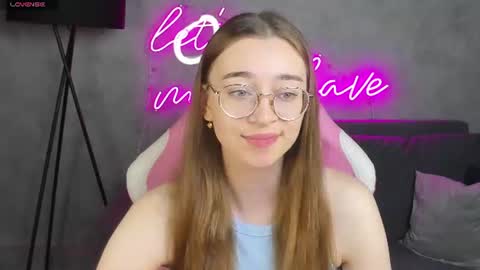 Snapshot of lucyy_green chatting on 06-28-26, 01:00 Lucy online show from 06-28-26, 01:00