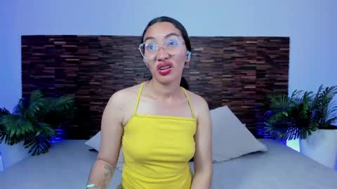 Snapshot of lucyy_liiu chatting on 05-25-26, 09:21 Lucy Liiu online show from 05-25-26, 09:21