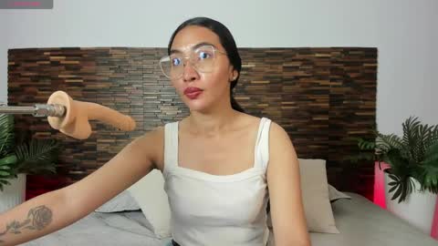 Snapshot of lucyy_liiu chatting on 06-09-26, 08:09 Lucy Liiu online show from 06-09-26, 08:09