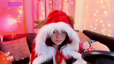 Snapshot of lucyy_peach chatting on 12-24-24, 02:10 LUCYY FROM HOME online show from 12-24-24, 02:10